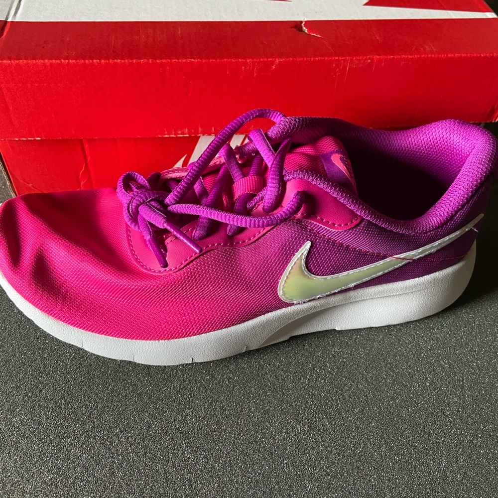 Nike Tajun